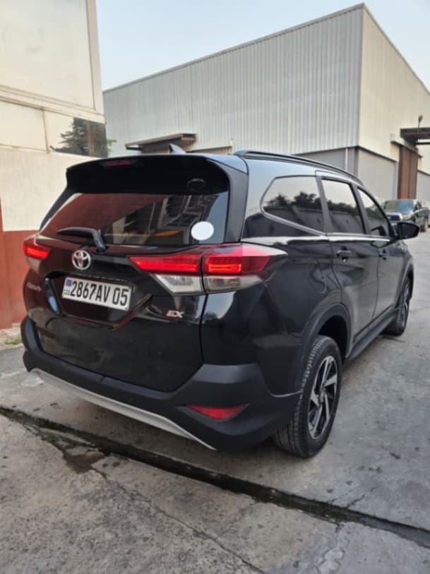 TOYOTA RUSH A VENDRE A KINSHASA à Kinshasa Petrol Toyota 1000 TOYOTA RUSH Automatic sale – Véhicule fiable disponible