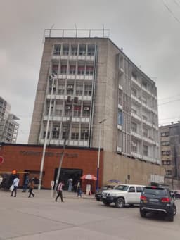 Vignette de Immeuble R+5 de rapport sur Boulevard du 30 Juin - Gombe, Kinshasa 1