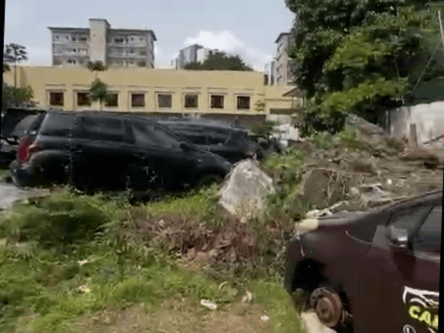Terrain viabilisé 1656m² en plein centre-ville - Gombe, Kinshasa in Kinshasa mediacongo 1656m² https://www.mediacongo.net/...
