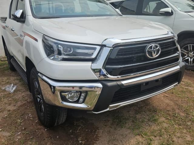 Toyota Hilux 2024 - Automatique Essence 4 Cylindres - Gombe Toyota in Kinshasa 2024 4 cylindres mediacongo Hilux Essence h...