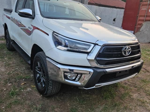 Toyota Hilux 2024 - Automatique Essence 4 Cylindres - Gombe Toyota in Kinshasa 2024 4 cylindres mediacongo Hilux Essence h...