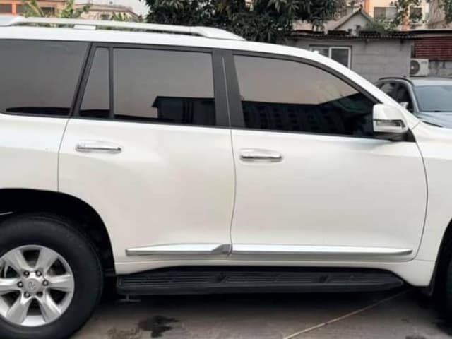 Toyota Land Cruiser Prado TXL 2015 - Essence Automatique 43 000 km - Gombe Toyota in Kinshasa 2015 4 cylindres mediacongo ...