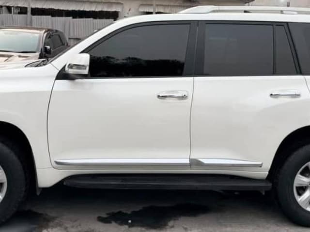 Toyota Land Cruiser Prado TXL 2015 - Essence Automatique 43 000 km - Gombe Toyota in Kinshasa 2015 4 cylindres mediacongo ...