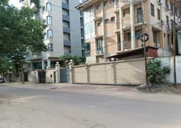 Vignette de Vaste parcelle de 2 300 m² sur avenue asphaltée - Gombe, Kinshasa 1