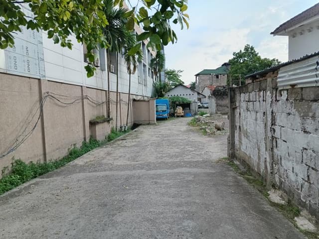 Vaste parcelle de 2 300 m² sur avenue asphaltée - Gombe, Kinshasa in Kinshasa mediacongo 2300m² https://www.mediacongo.net...