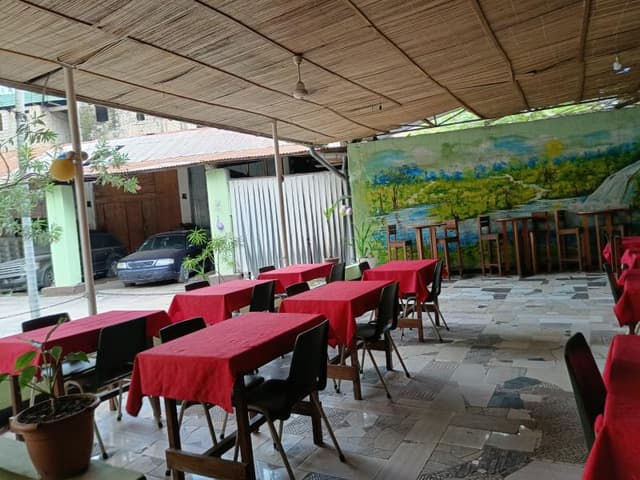 Vaste parcelle de 2 300 m² sur avenue asphaltée - Gombe, Kinshasa in Kinshasa mediacongo 2300m² https://www.mediacongo.net...