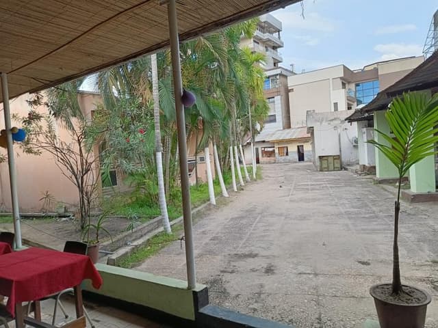Vaste parcelle de 2 300 m² sur avenue asphaltée - Gombe, Kinshasa in Kinshasa mediacongo 2300m² https://www.mediacongo.net...