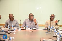 Le Sénat adopte à l'unanimité le rapport sur la loi fixant les conditions du référendum en RDC article de nouvelles politi...