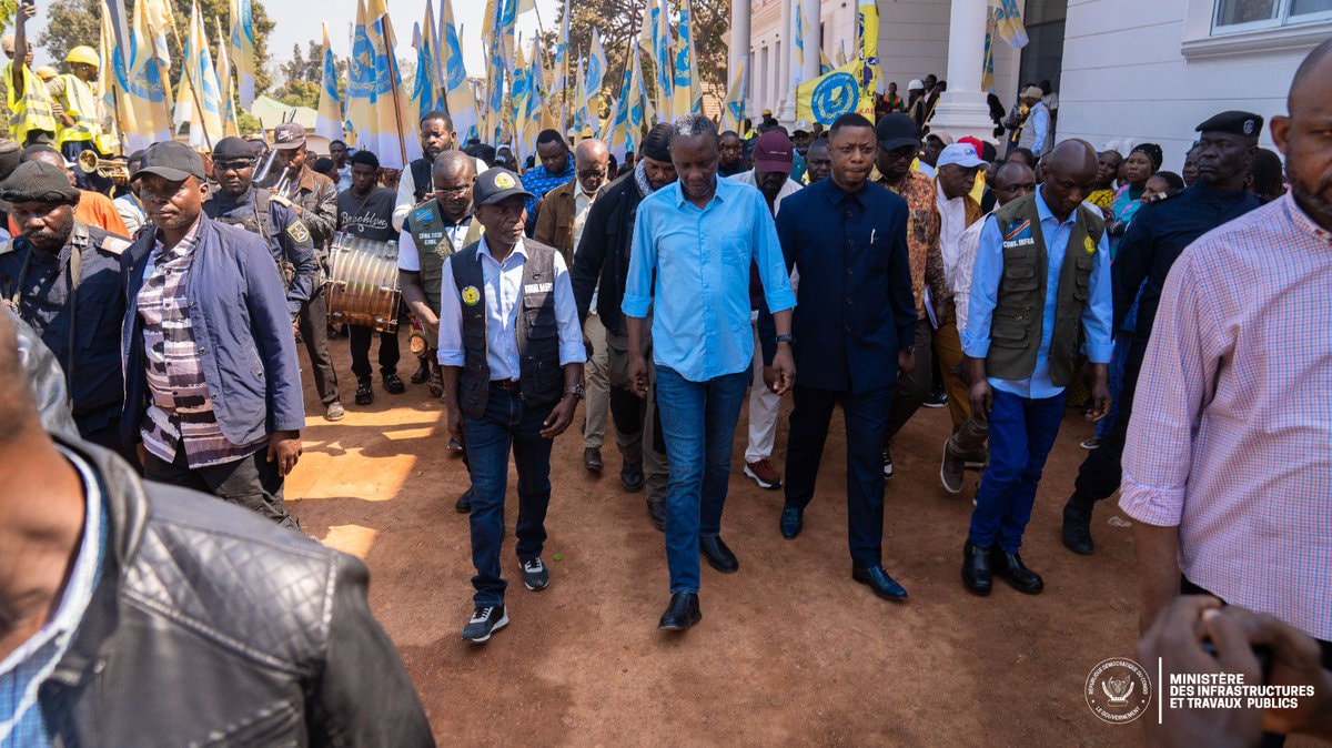 Le ministre John Banza Lunda achève une caravane de 3 000 km et visite le Palais de justice du Haut-Katanga article de nou...