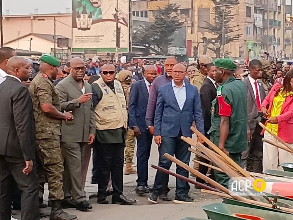 Félix Tshisekedi inspecte les travaux d'assainissement dans le district de Tshangu article de nouvelles politics – Dernier...